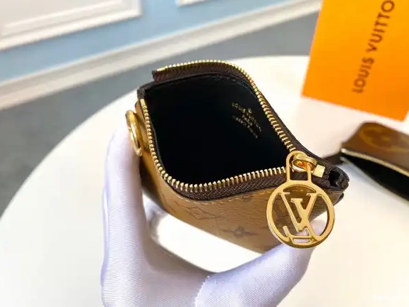 MONOGRAM POUCH LOUIS VUITTON 0517